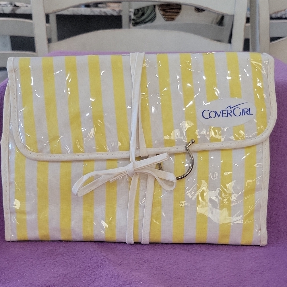 COVERGIRL Sunny Striped Cosmetic Case - Picture 14 of 15